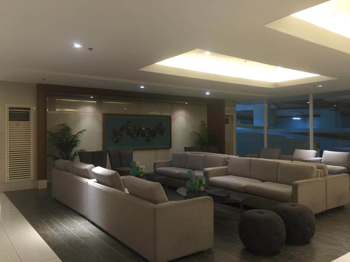 Breeze Residences Condotel Pasay Esterno foto