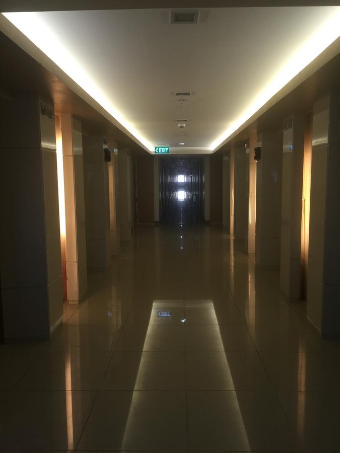Breeze Residences Condotel Pasay Esterno foto