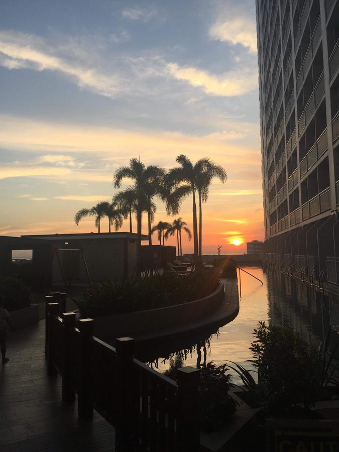 Breeze Residences Condotel Pasay Esterno foto