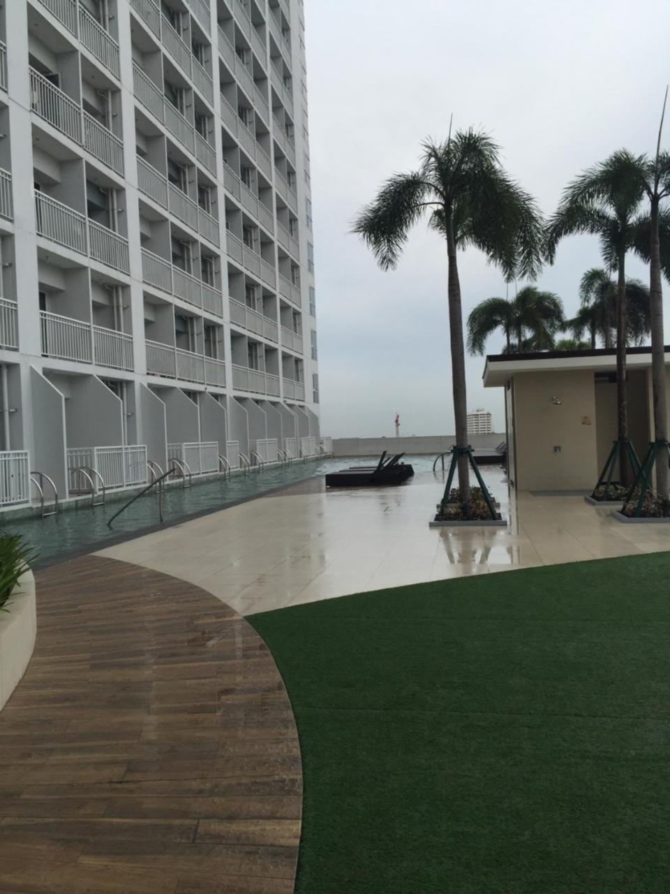 Breeze Residences Condotel Pasay Esterno foto