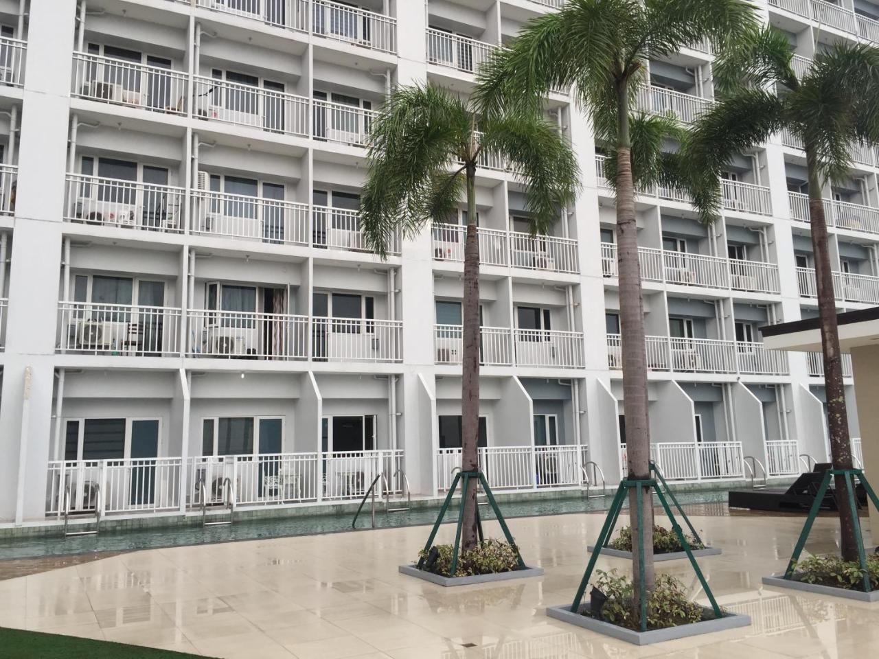 Breeze Residences Condotel Pasay Esterno foto