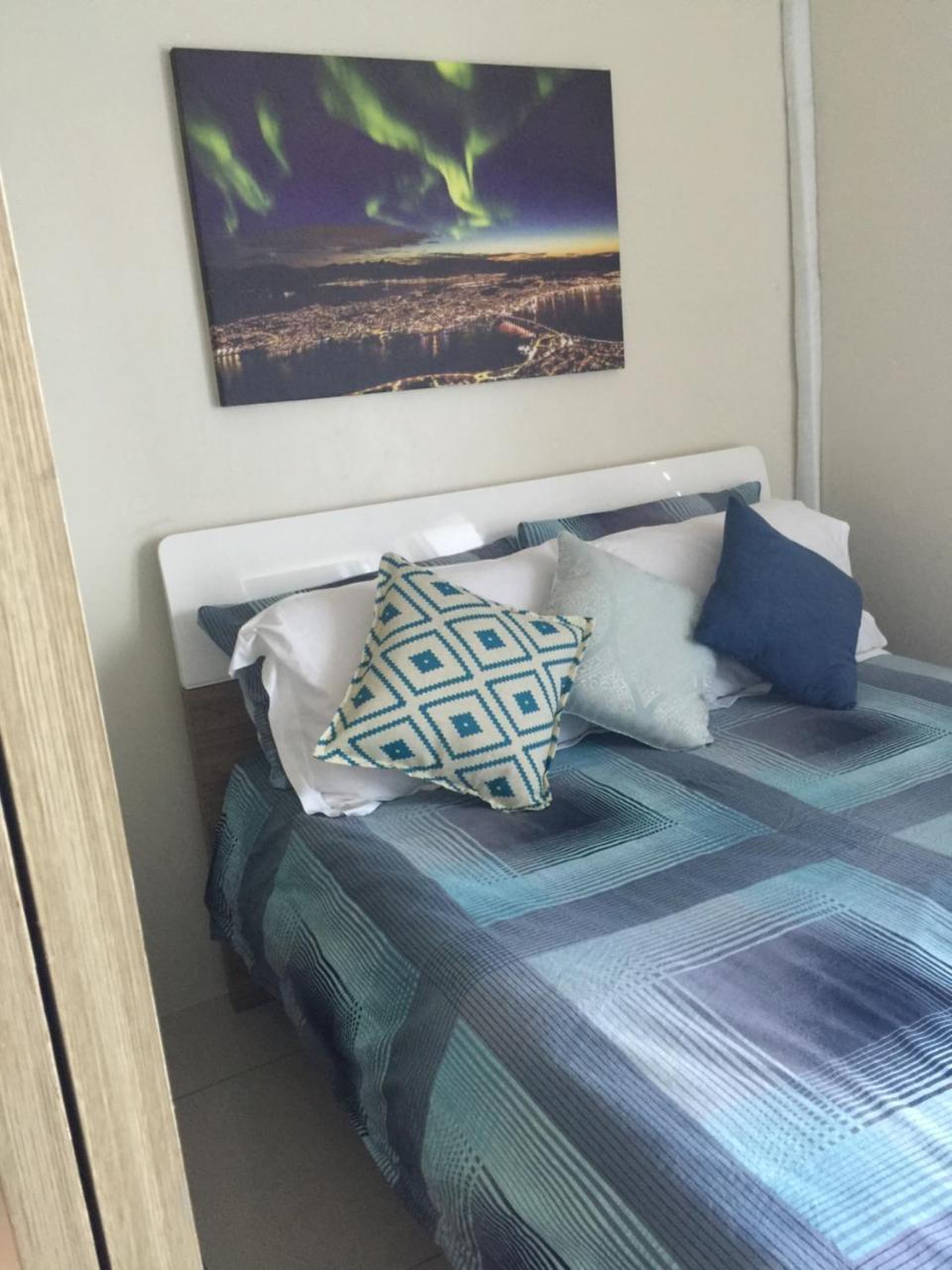 Breeze Residences Condotel Pasay Esterno foto
